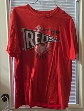 Genuine Merchandise Cincinnati Reds Red Graphic Tee